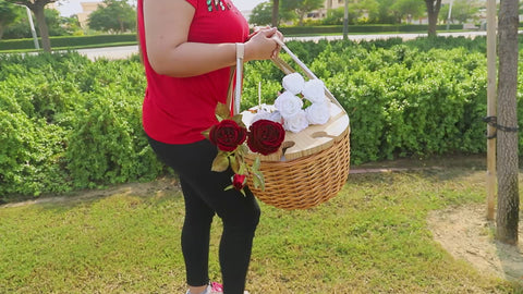 wicker-picnic-basket-with-large-insulated-cooler-compartment-and-folding-table-decoration.2